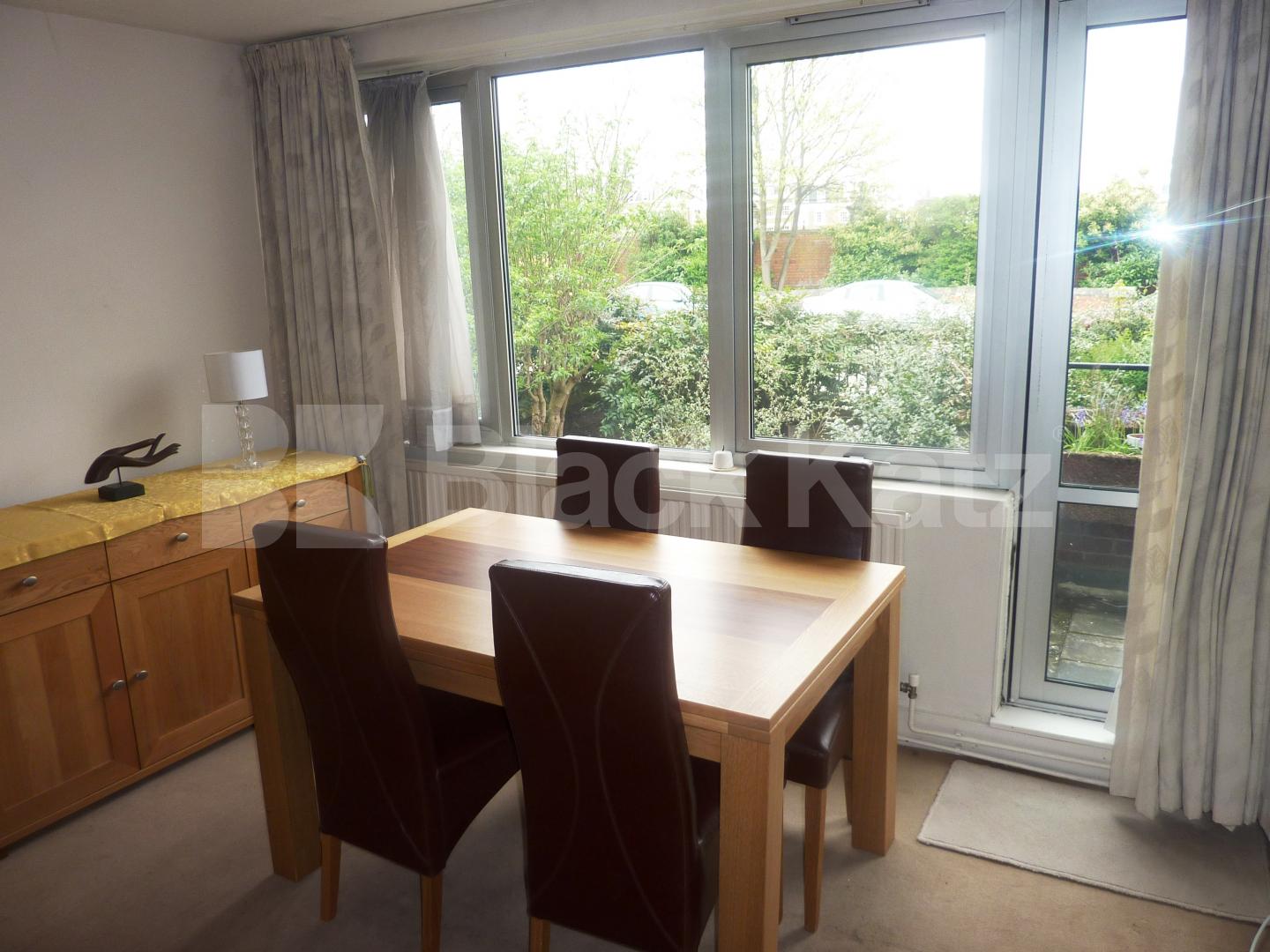 Fantastic two double bed apartment mins to regents park and camden tube Park Village East, Regents Park